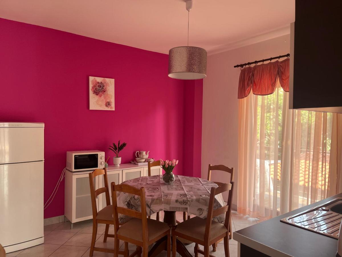 Apartments Villa Mirella 20 M From The Sea - Free Parking Trogir Dış mekan fotoğraf