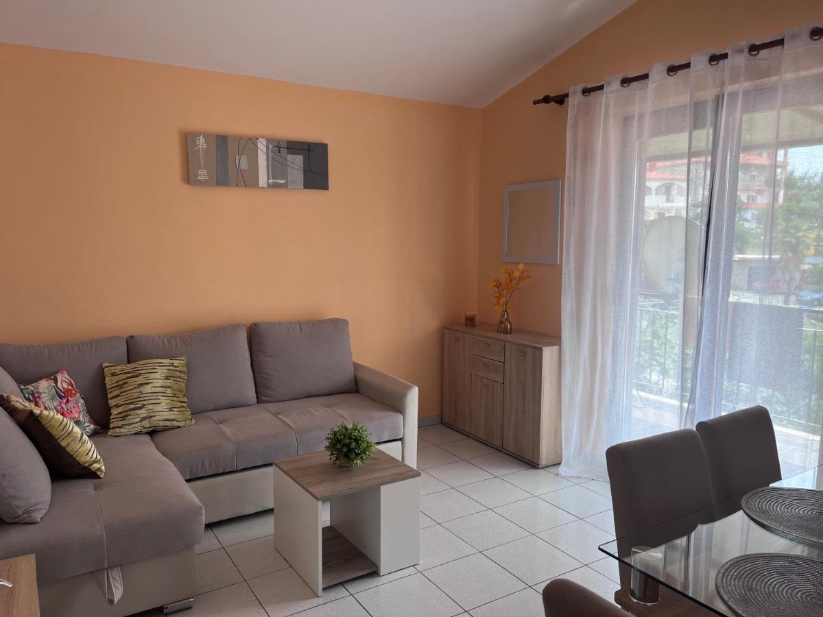 Apartments Villa Mirella 20 M From The Sea - Free Parking Trogir Dış mekan fotoğraf