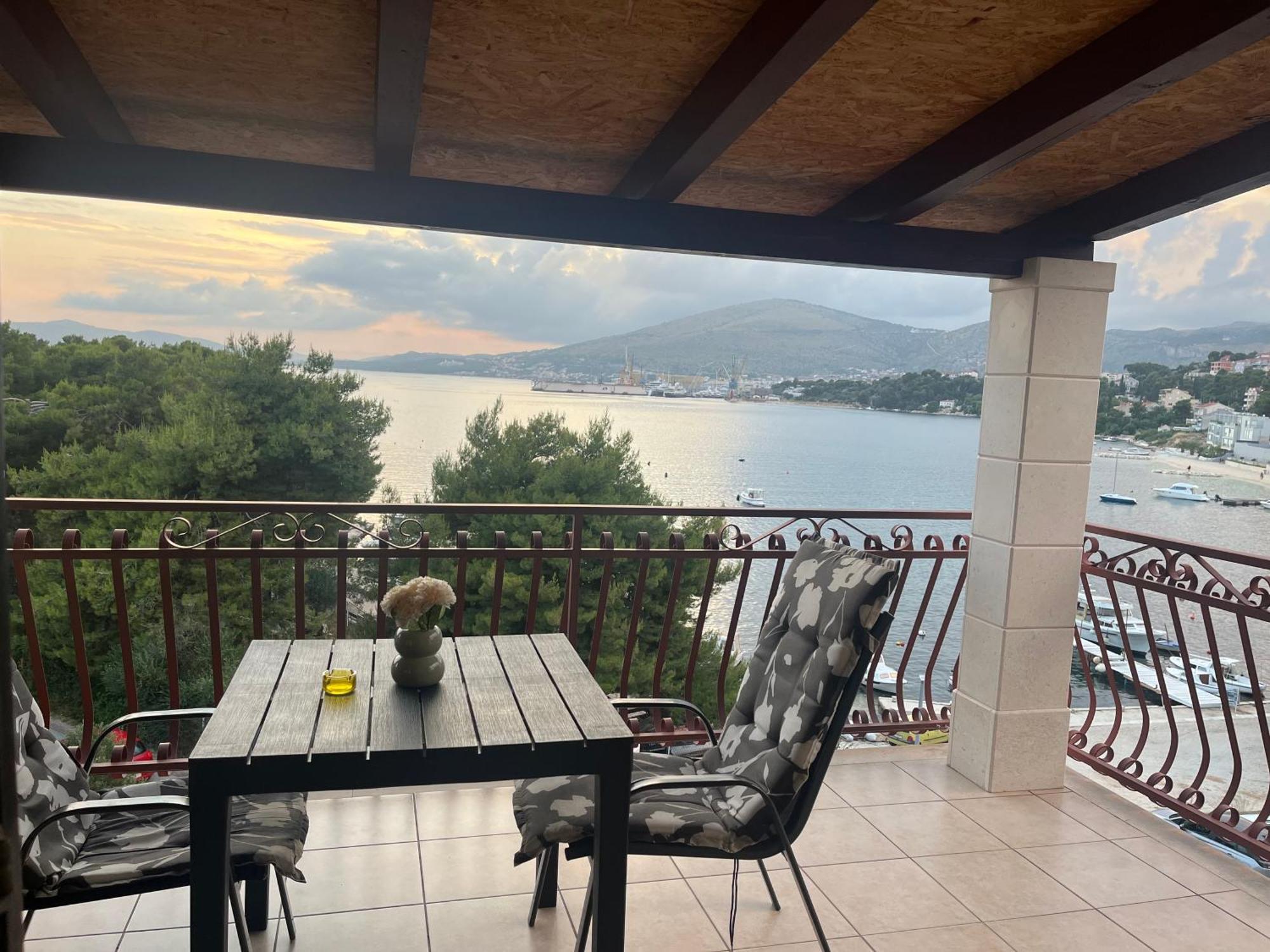 Apartments Villa Mirella 20 M From The Sea - Free Parking Trogir Dış mekan fotoğraf