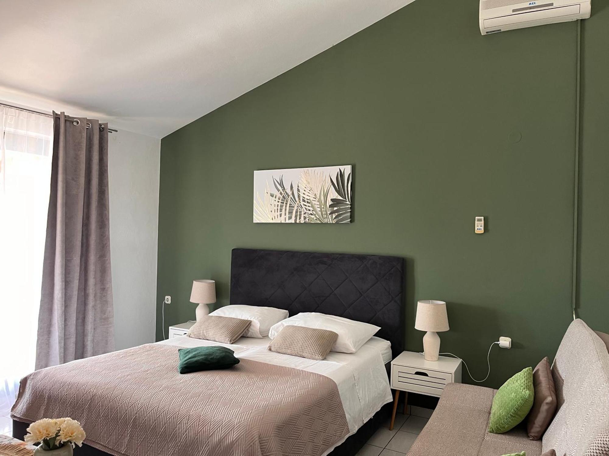 Apartments Villa Mirella 20 M From The Sea - Free Parking Trogir Dış mekan fotoğraf