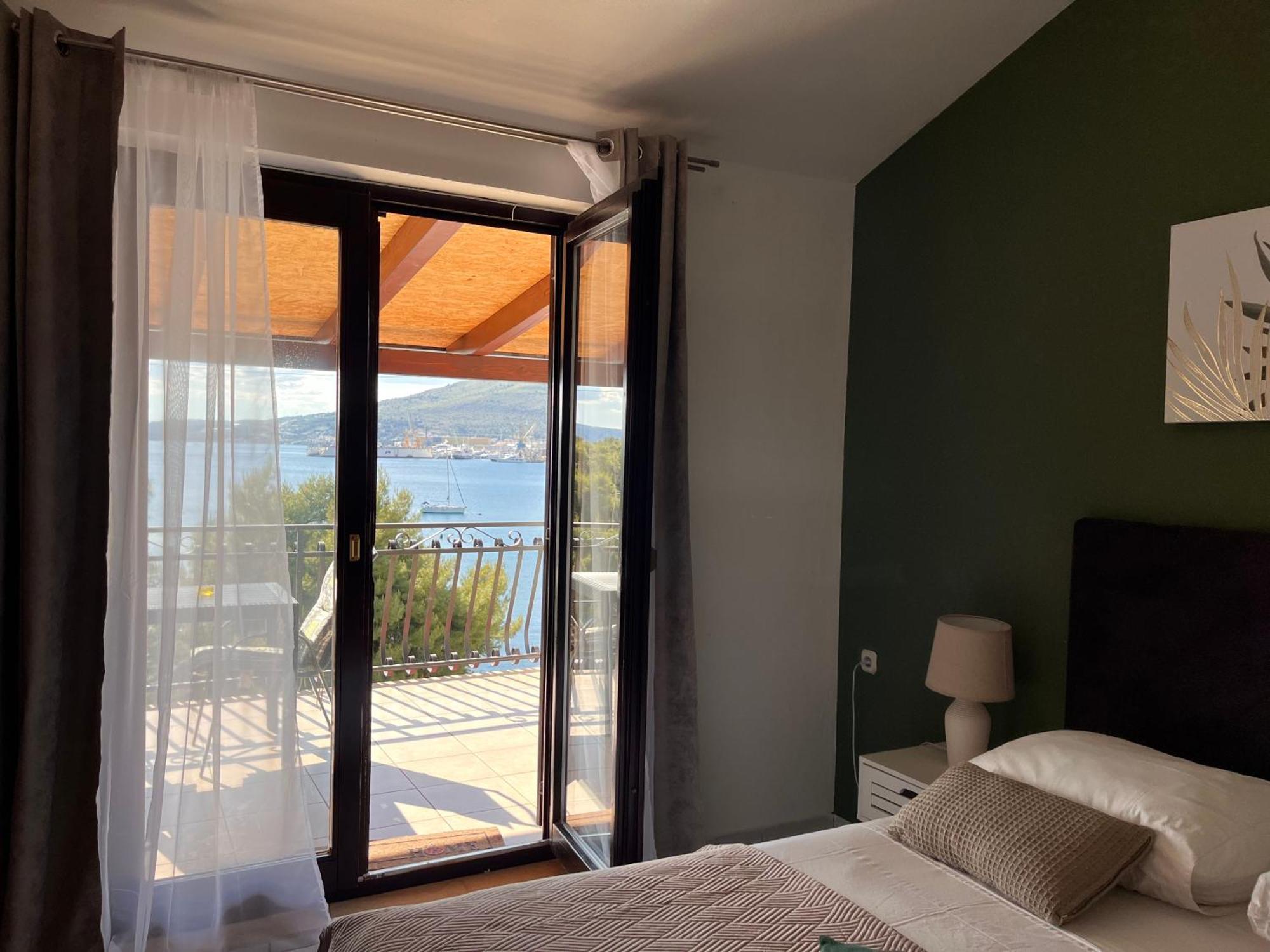 Apartments Villa Mirella 20 M From The Sea - Free Parking Trogir Dış mekan fotoğraf