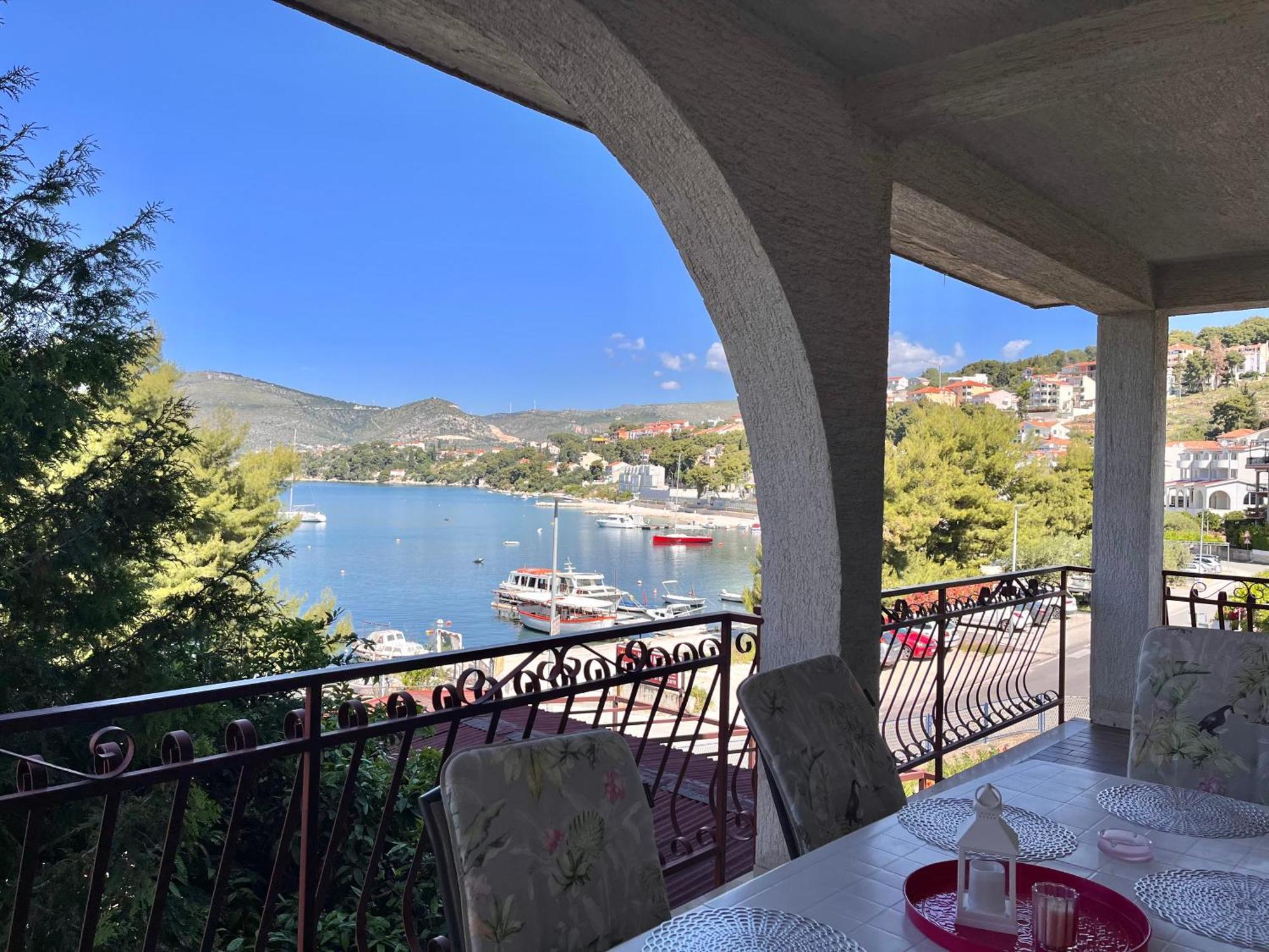 Apartments Villa Mirella 20 M From The Sea - Free Parking Trogir Dış mekan fotoğraf