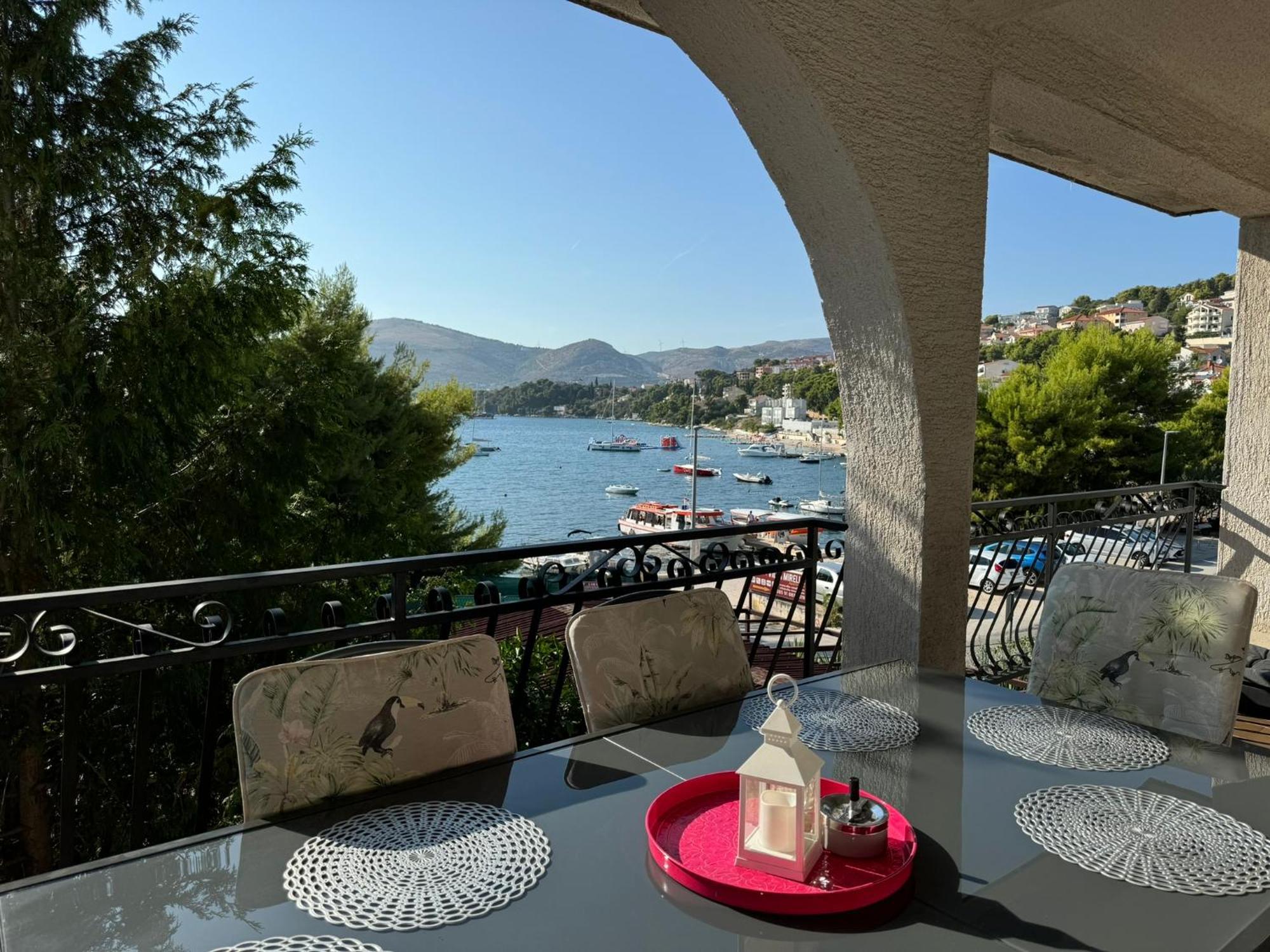Apartments Villa Mirella 20 M From The Sea - Free Parking Trogir Dış mekan fotoğraf