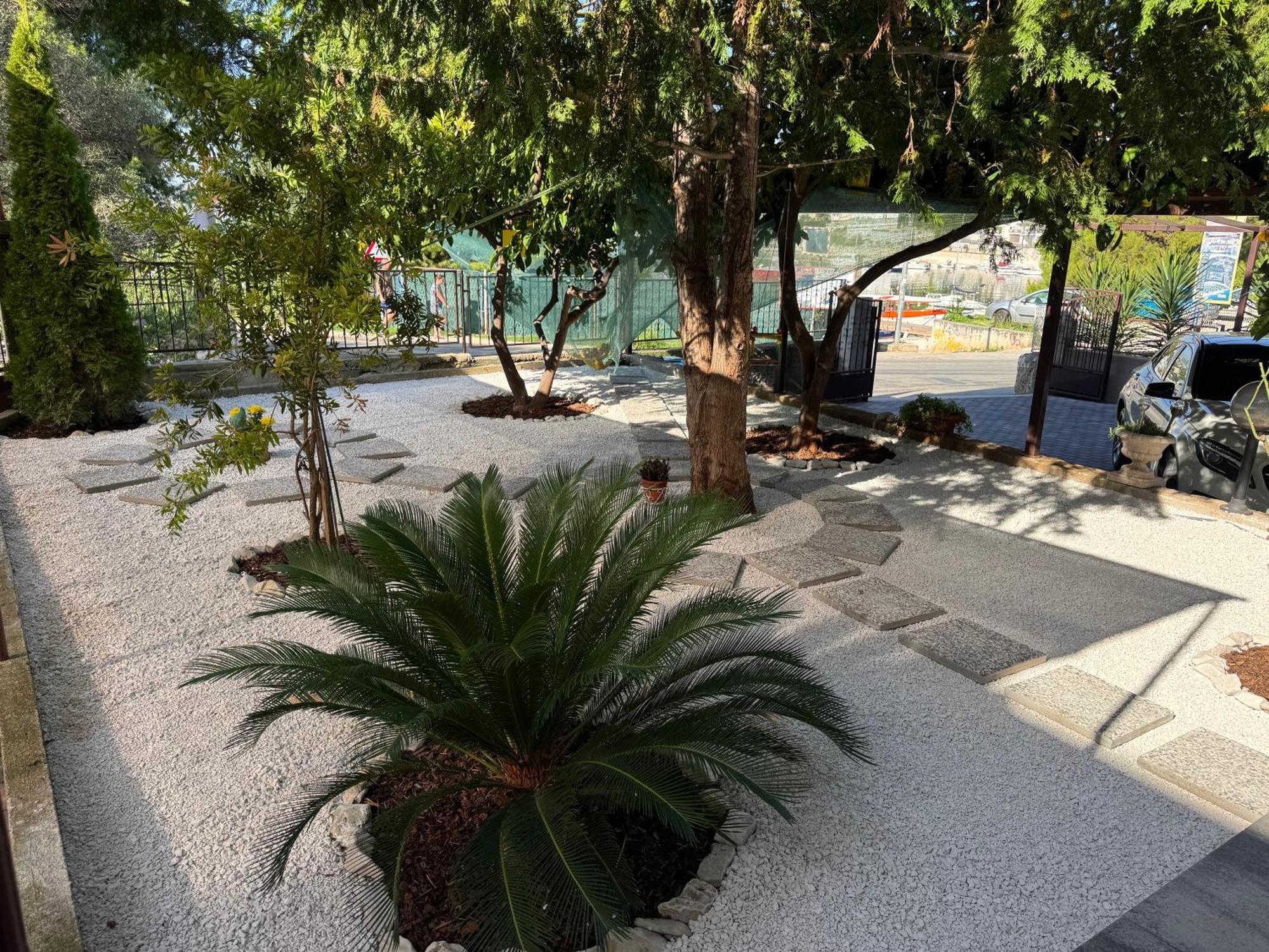 Apartments Villa Mirella 20 M From The Sea - Free Parking Trogir Dış mekan fotoğraf