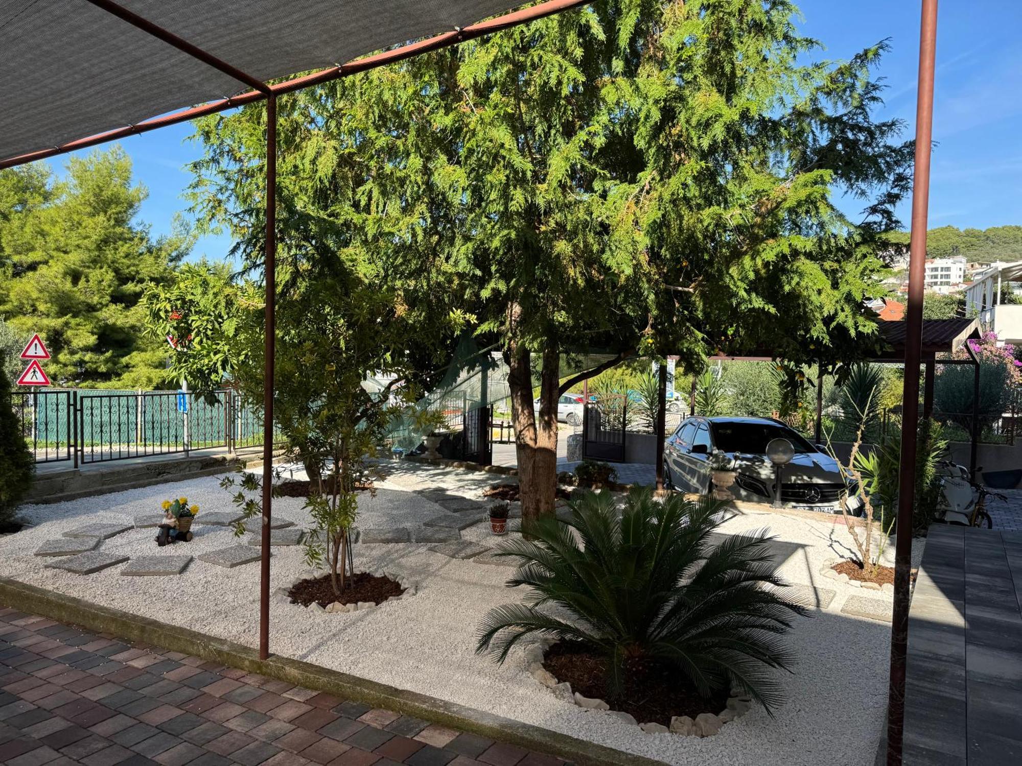 Apartments Villa Mirella 20 M From The Sea - Free Parking Trogir Dış mekan fotoğraf